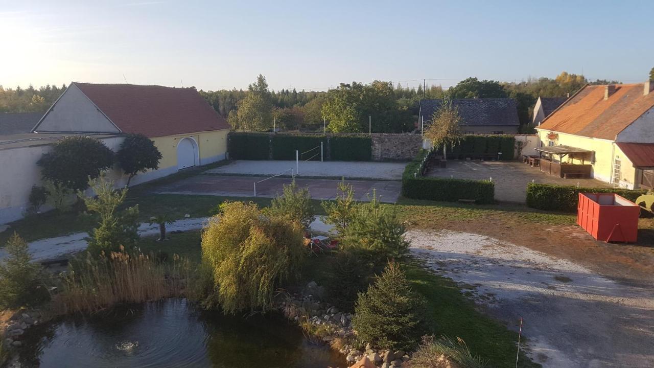 Holiday Centrum Žatec Exteriér fotografie