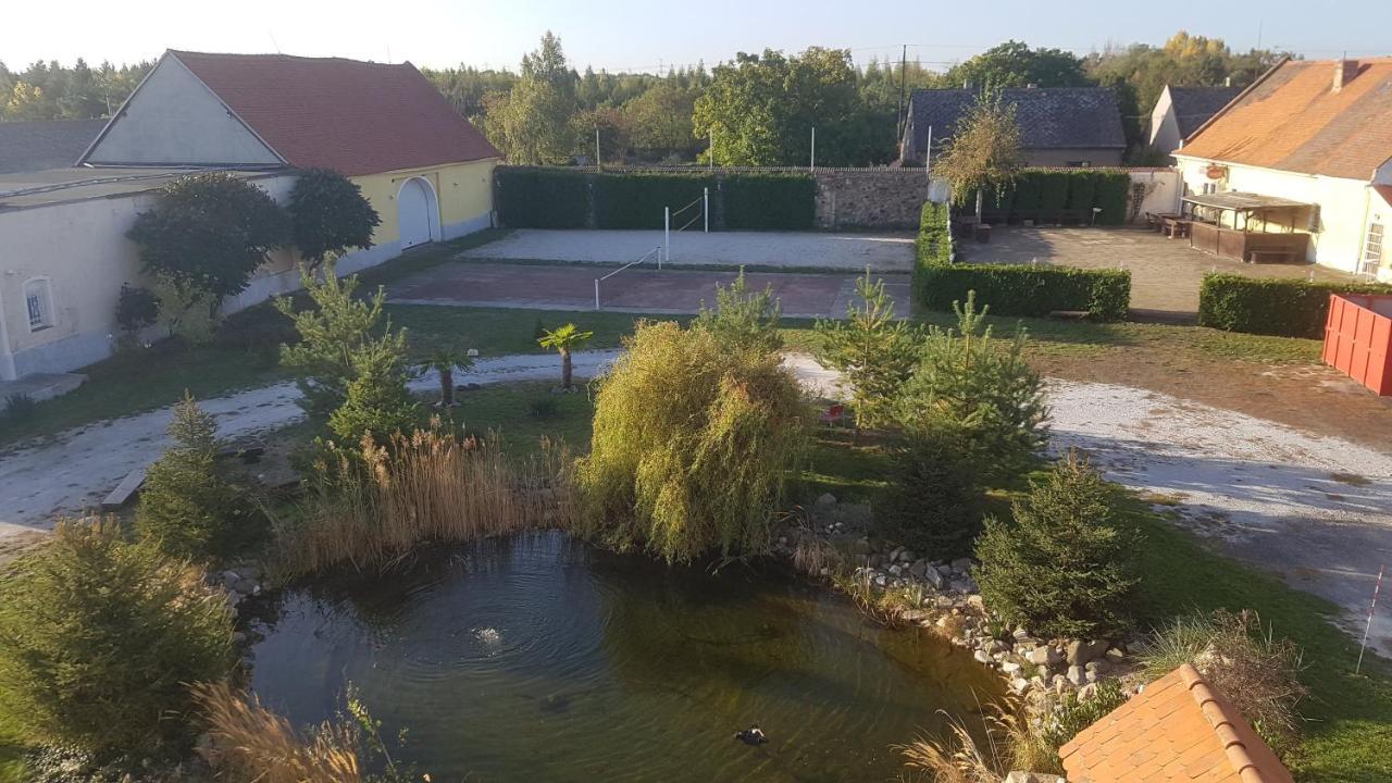 Holiday Centrum Žatec Exteriér fotografie